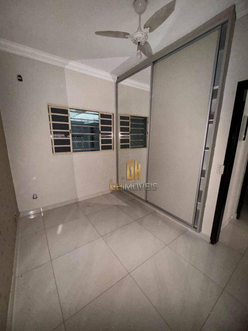 Casa à venda com 3 quartos, 220m² - Foto 2