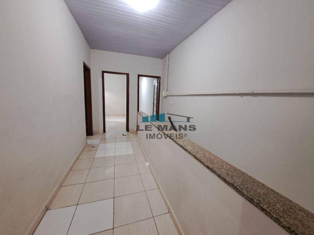 Casa para alugar com 4 quartos, 172m² - Foto 3