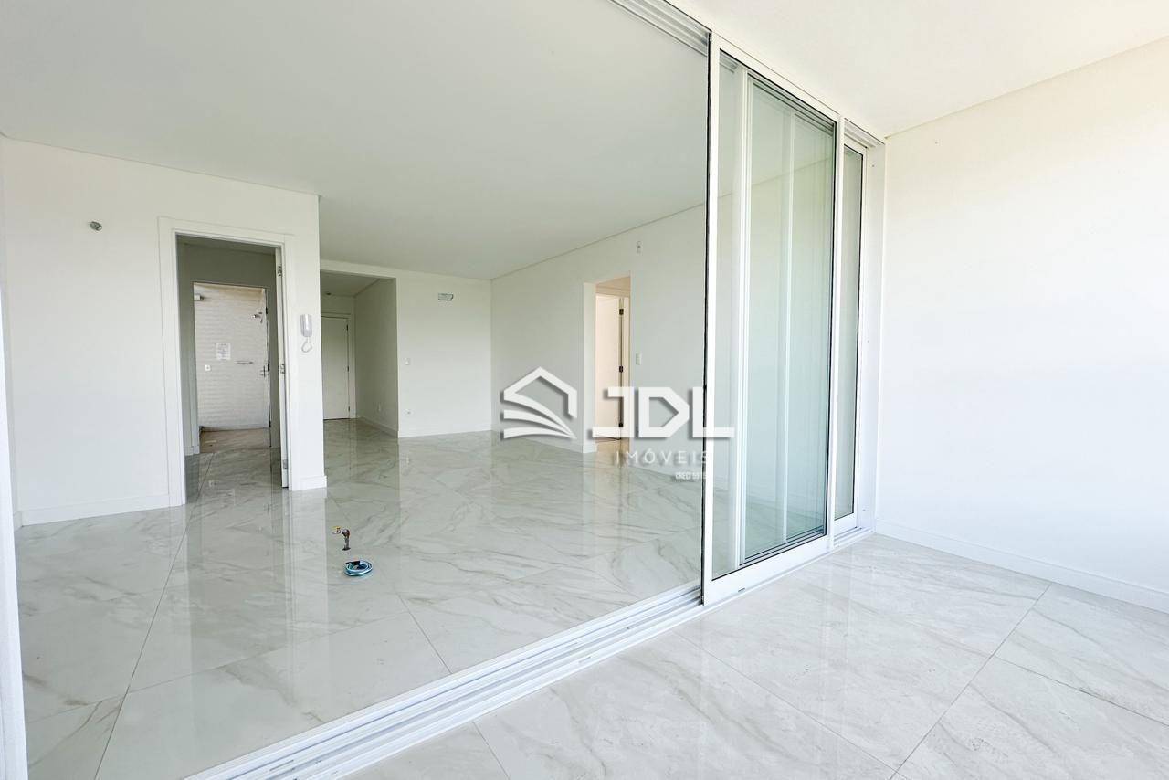 Apartamento à venda com 3 quartos, 107m² - Foto 2