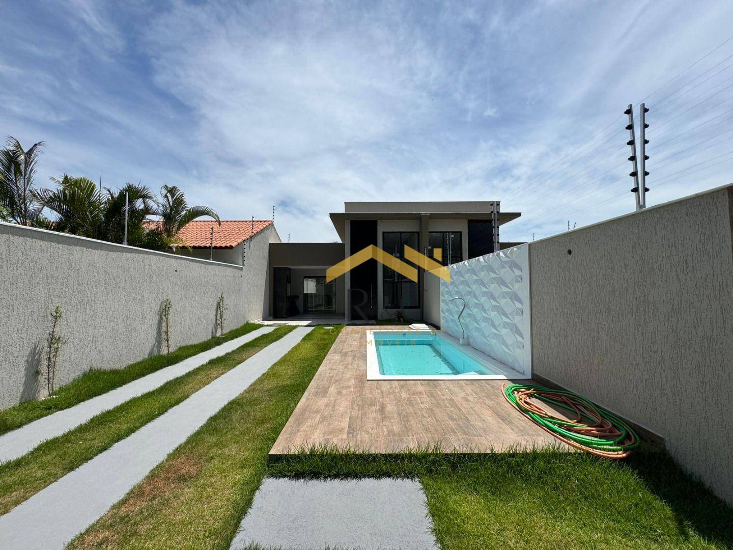 Casa à venda com 3 quartos, 105m² - Foto 1