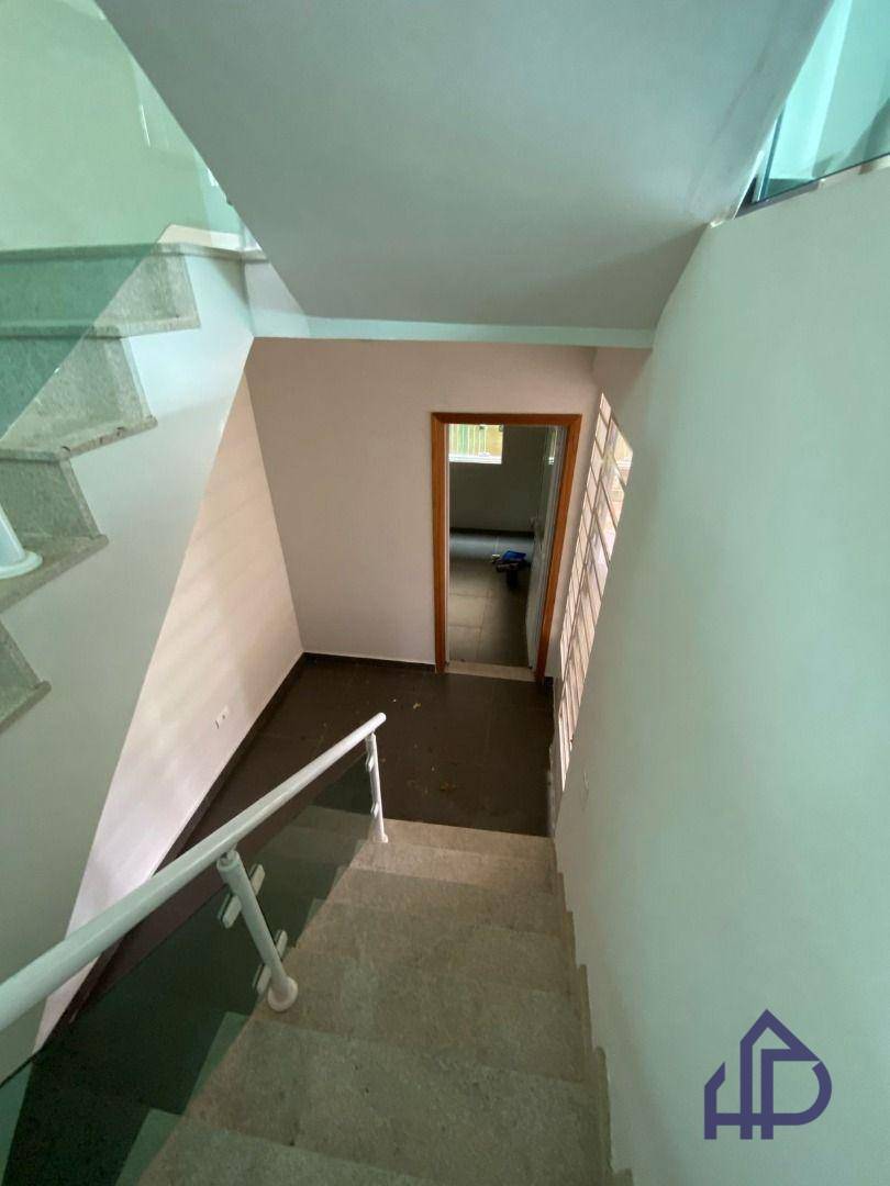 Casa para alugar com 3 quartos, 248m² - Foto 19