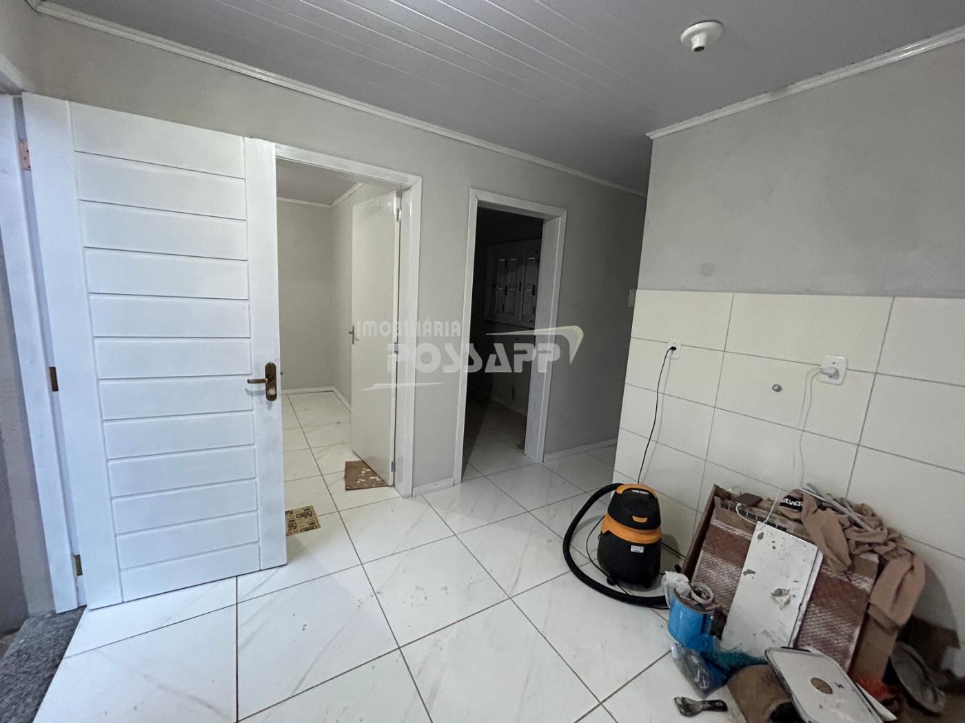 Casa à venda com 2 quartos, 200m² - Foto 2