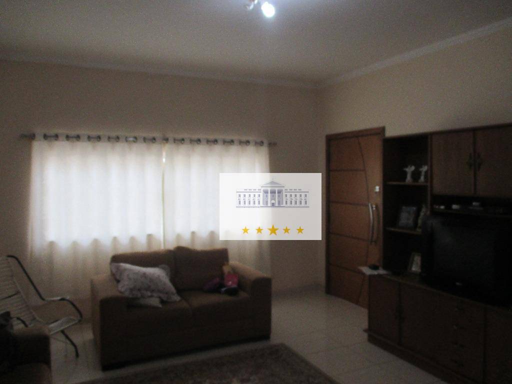 Casa à venda com 3 quartos, 165m² - Foto 1