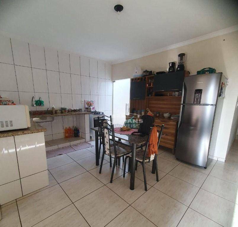 Casa à venda com 3 quartos, 174m² - Foto 2