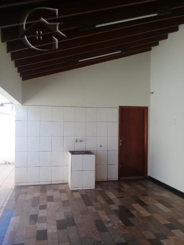 Casa para alugar com 2 quartos, 220m² - Foto 23