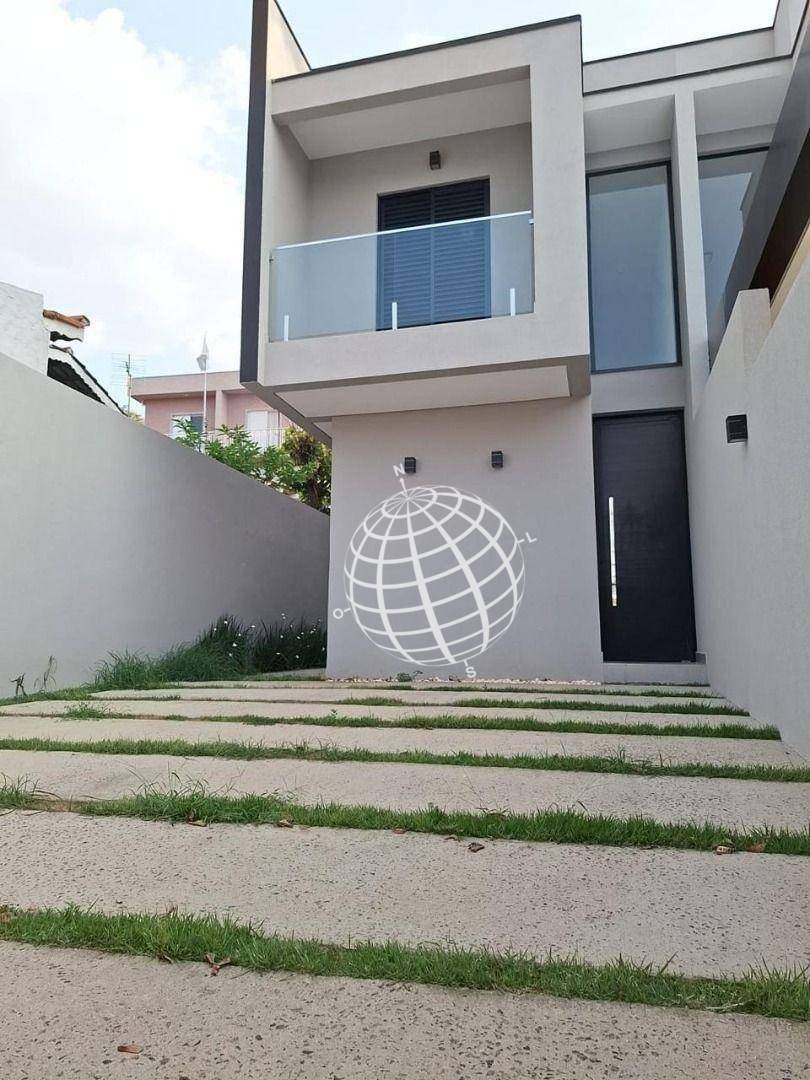 Casa à venda com 3 quartos, 136m² - Foto 1