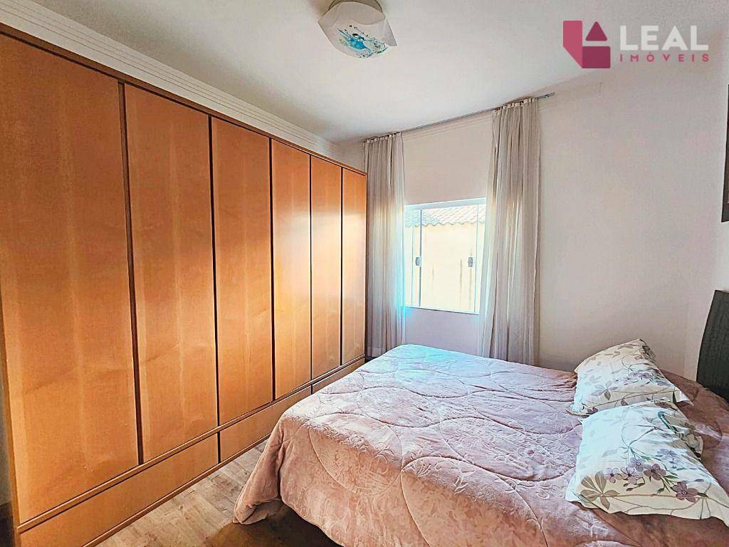 Casa à venda com 4 quartos, 306m² - Foto 12