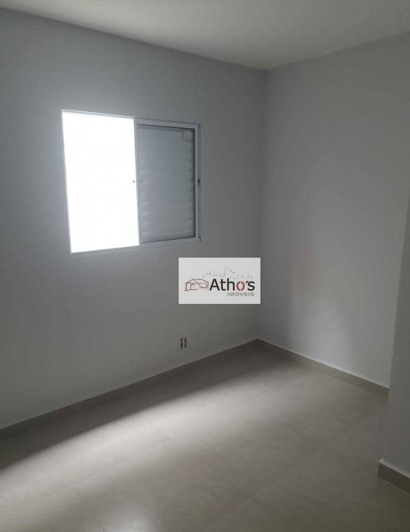 Casa à venda com 2 quartos, 70m² - Foto 4