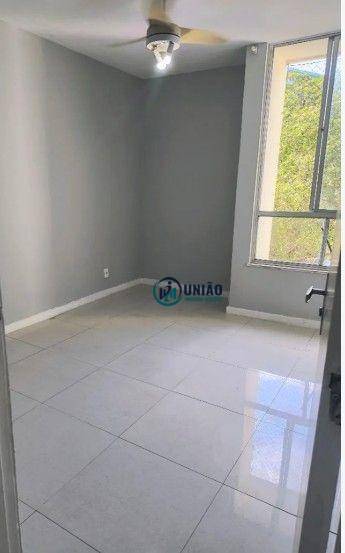 Apartamento à venda com 2 quartos, 72m² - Foto 2