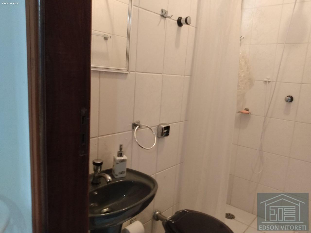 Casa à venda com 2 quartos, 72m² - Foto 4