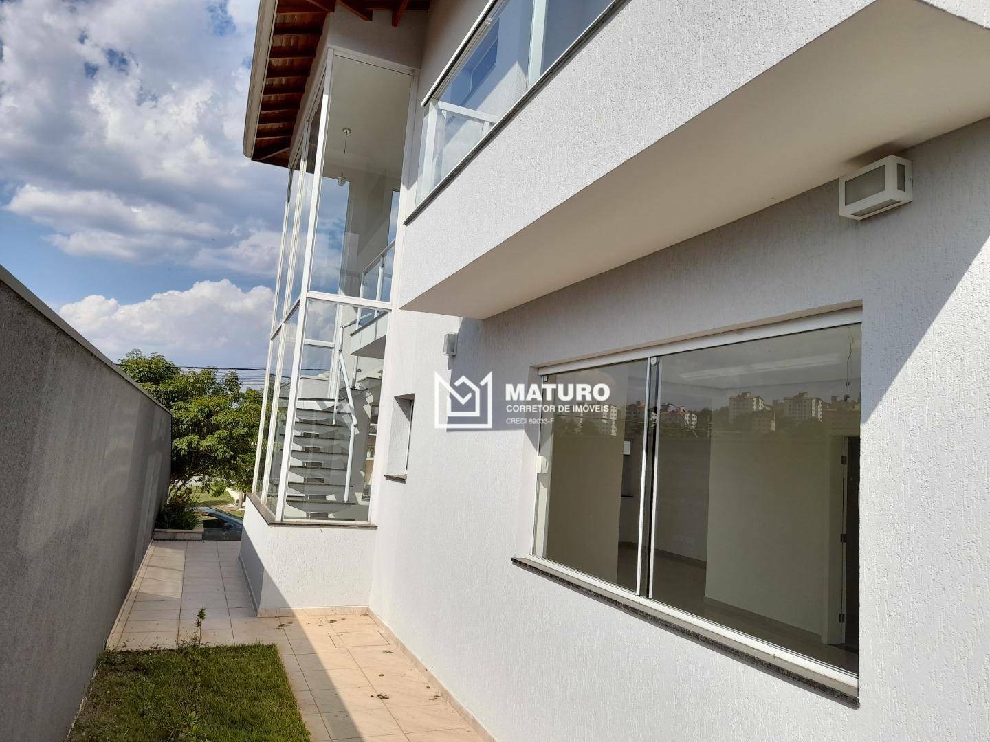 Casa à venda com 3 quartos, 180m² - Foto 2