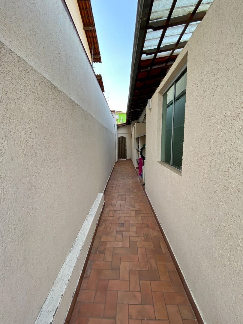 Casa à venda com 3 quartos, 198m² - Foto 27