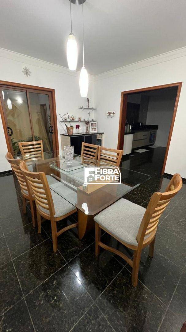 Casa, 3 quartos, 259 m² - Foto 4