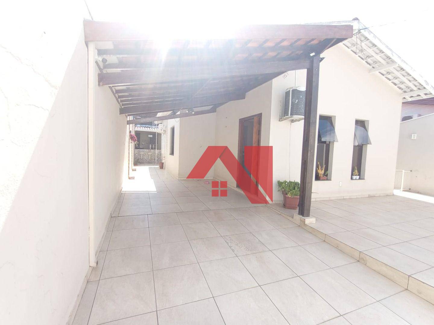 Casa à venda com 2 quartos, 120m² - Foto 2