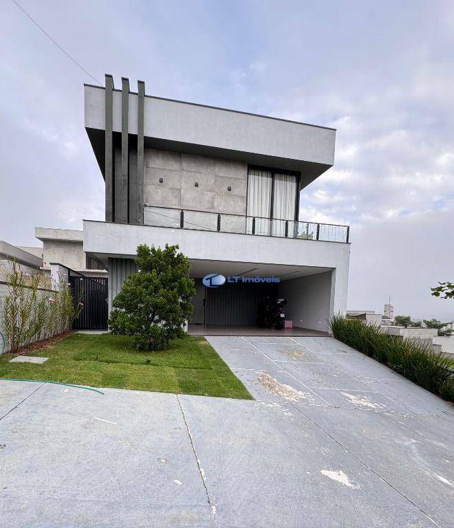 Sobrado à venda com 3 quartos, 211m² - Foto 1
