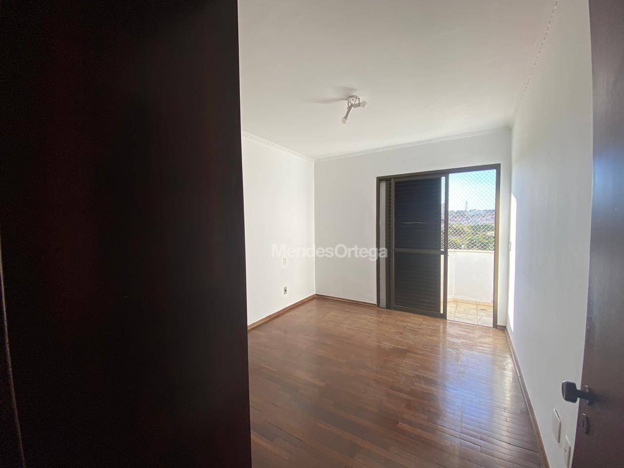 Apartamento para alugar com 3 quartos, 206m² - Foto 14