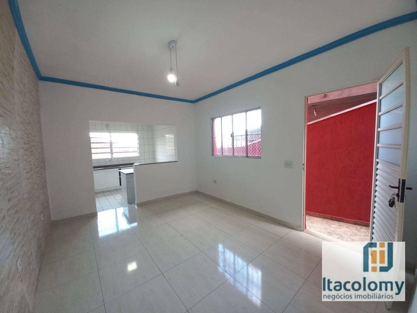 Casa à venda com 4 quartos, 214m² - Foto 1