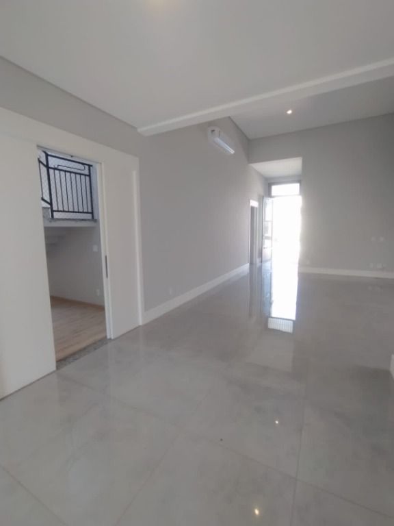 Casa de Condomínio à venda com 4 quartos, 310m² - Foto 3