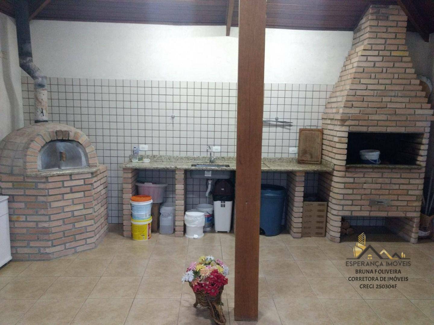 Casa à venda com 3 quartos, 380m² - Foto 2