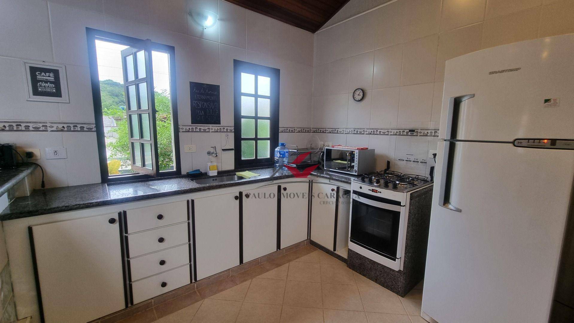 Casa de Condomínio à venda com 3 quartos, 215m² - Foto 4