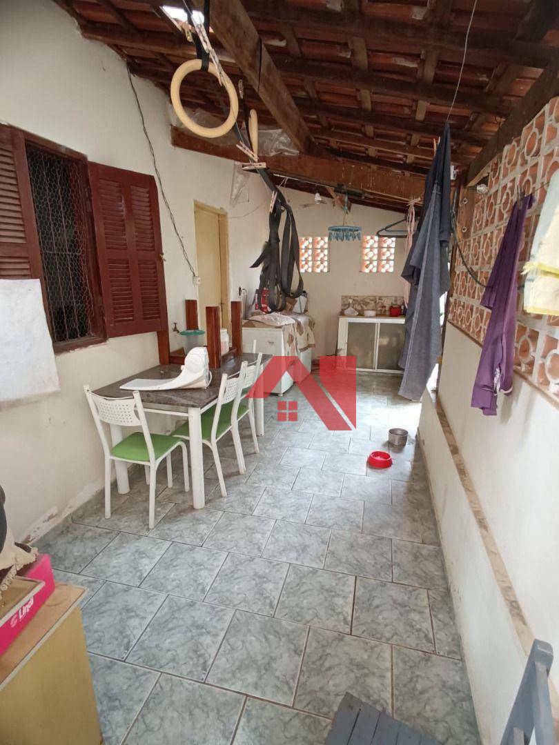 Casa à venda com 2 quartos, 60m² - Foto 4