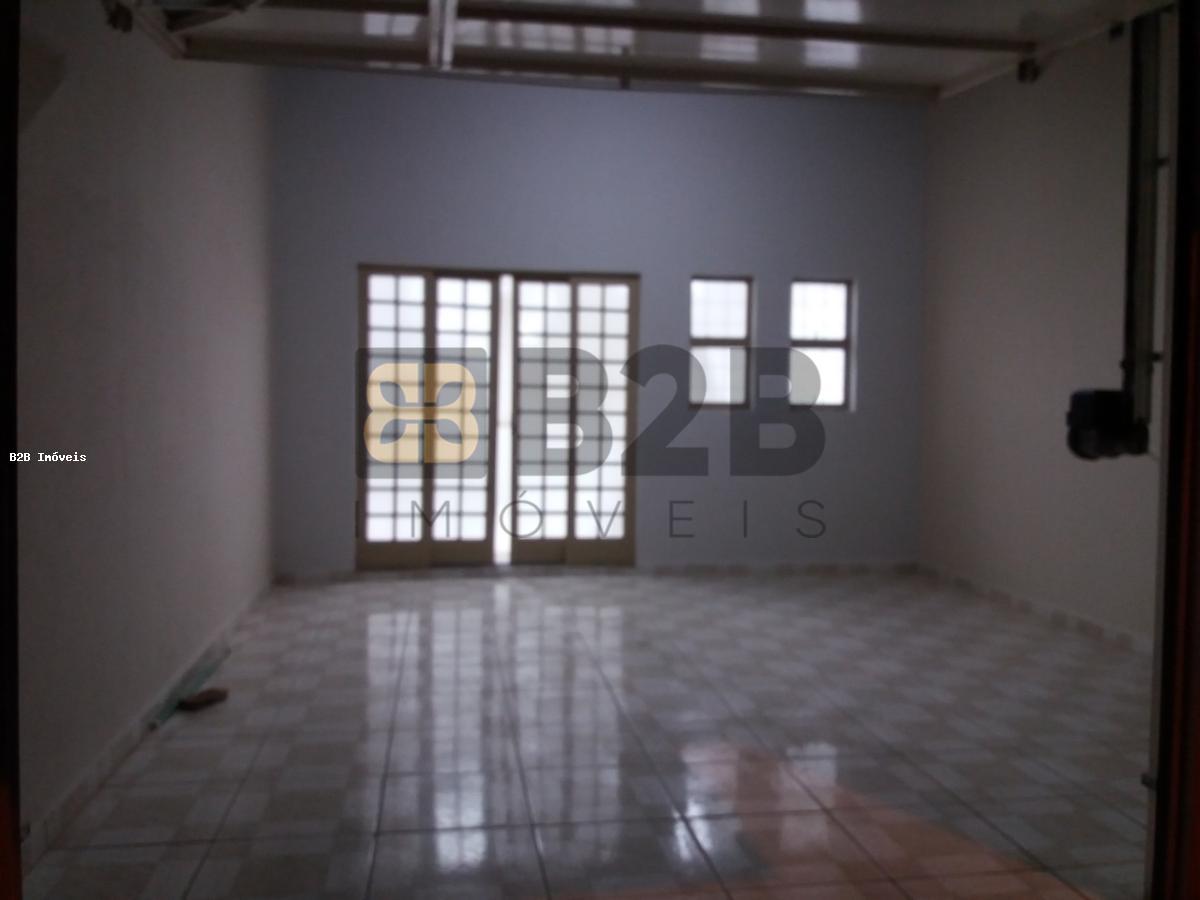 Casa à venda com 2 quartos, 100m² - Foto 4