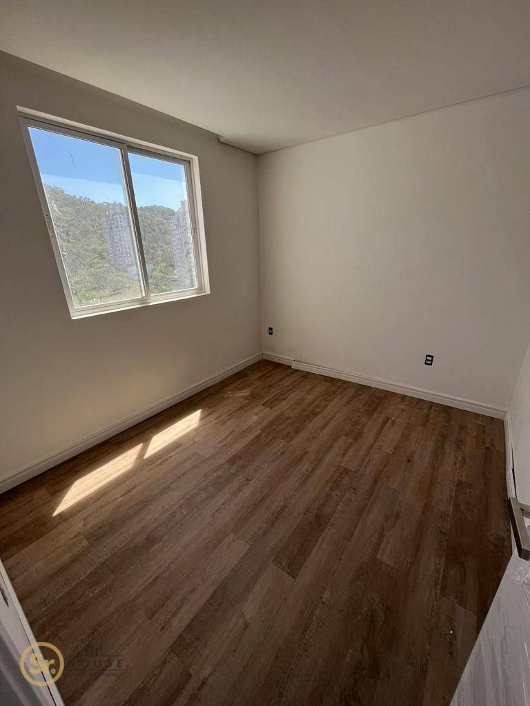 Apartamento à venda com 3 quartos, 112m² - Foto 4