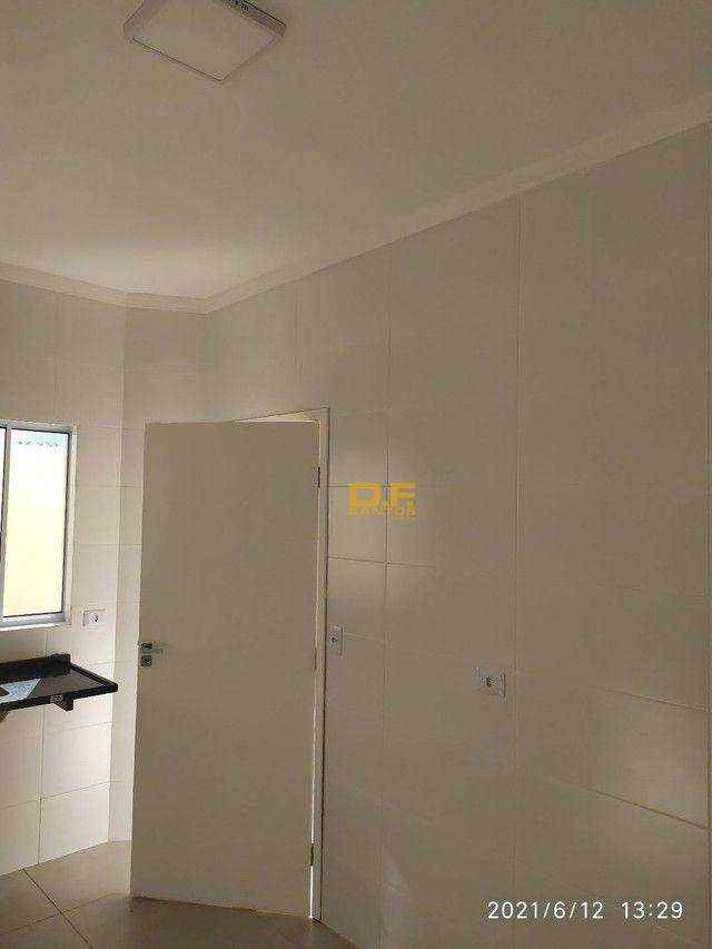 Casa à venda com 2 quartos, 65m² - Foto 4