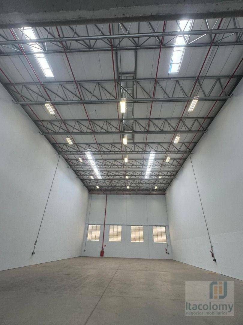 Depósito-Galpão-Armazém para alugar, 1100m² - Foto 1