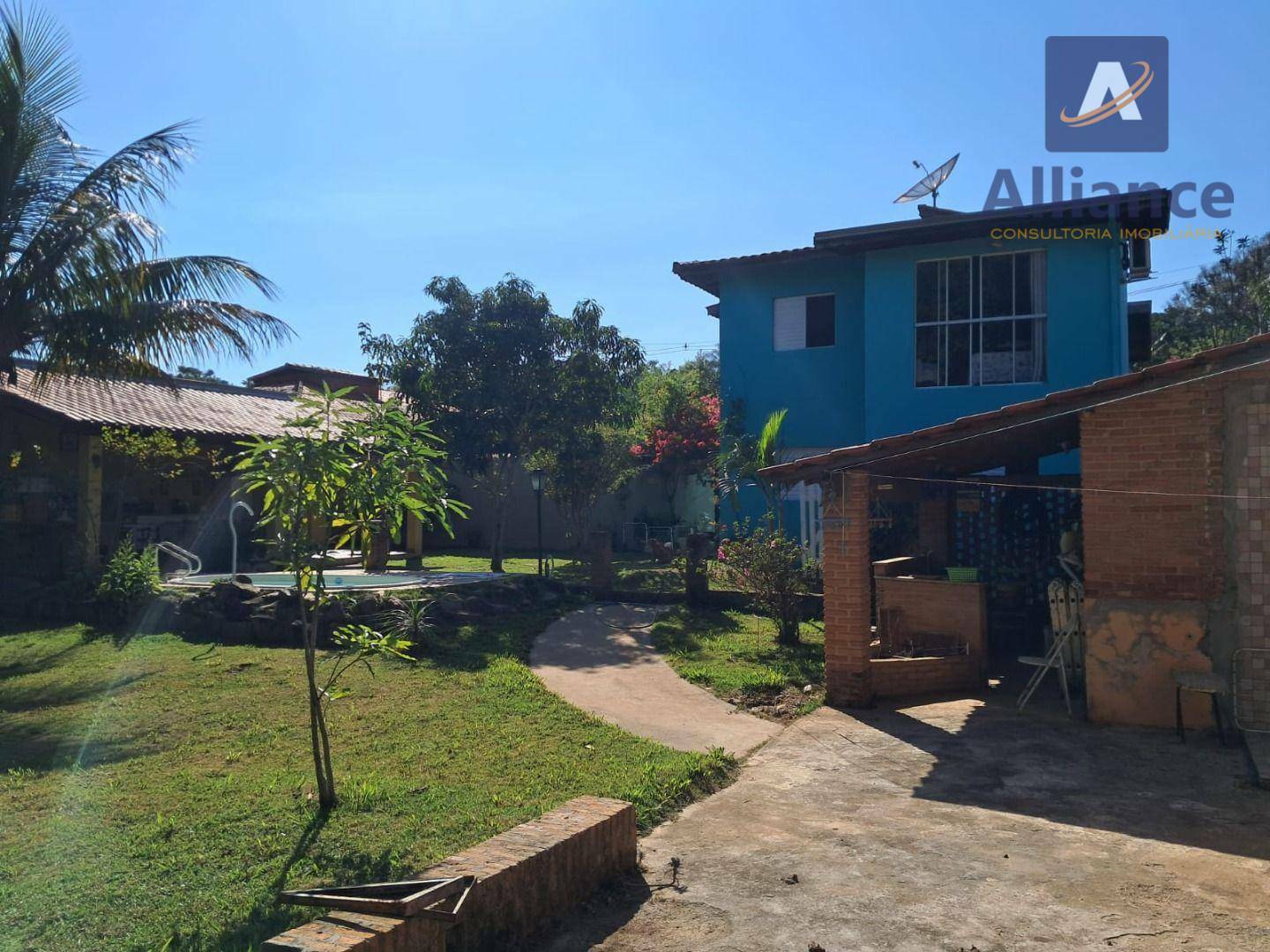 Chácara à venda com 4 quartos, 331m² - Foto 2