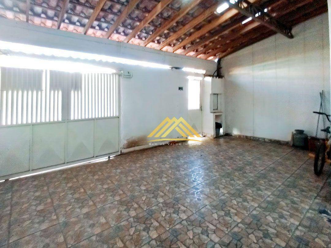 Casa à venda com 2 quartos, 245m² - Foto 3