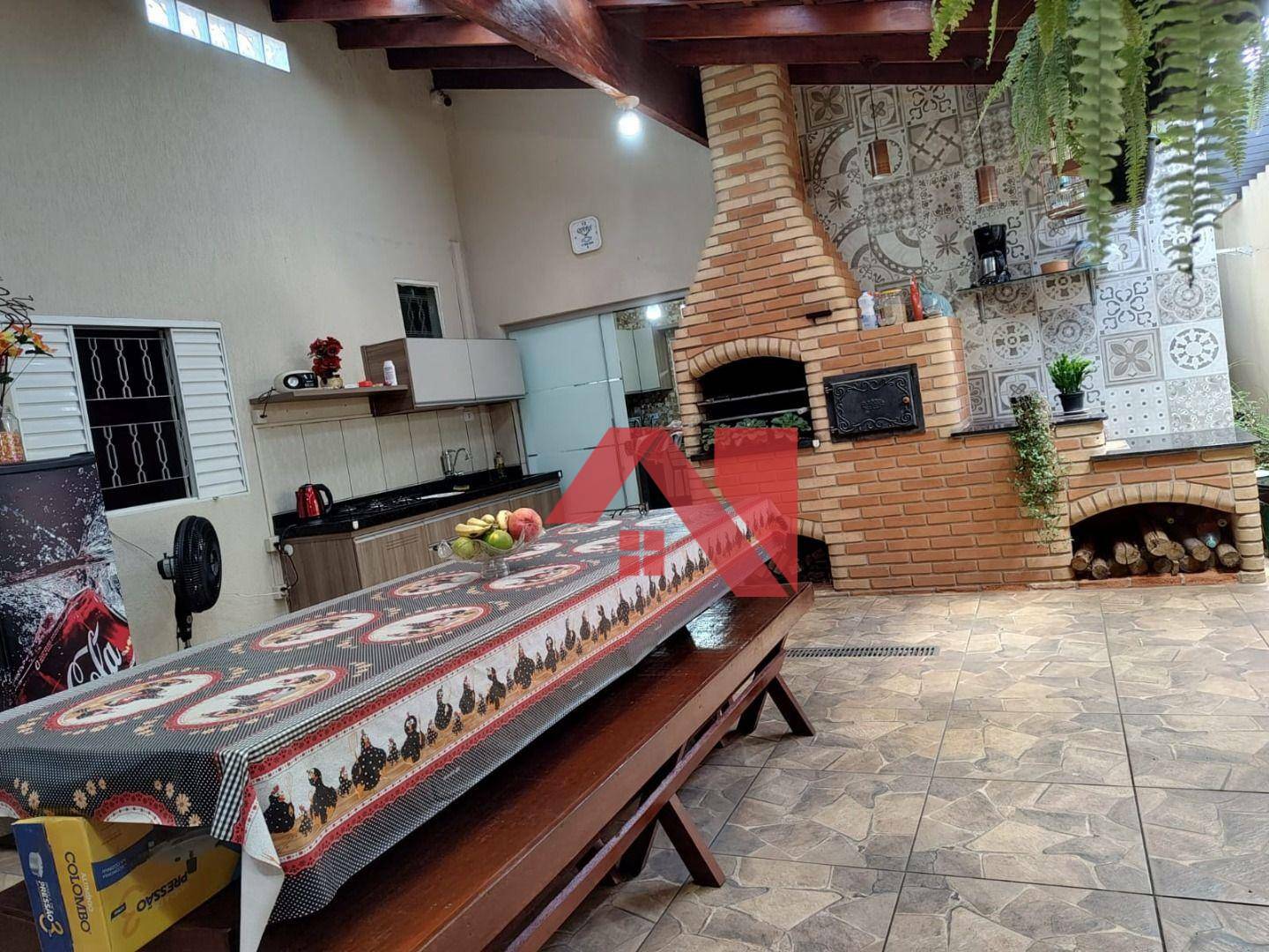 Casa à venda com 3 quartos, 188m² - Foto 1