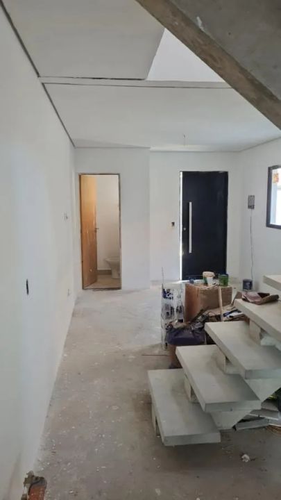 Casa à venda com 3 quartos, 99m² - Foto 1