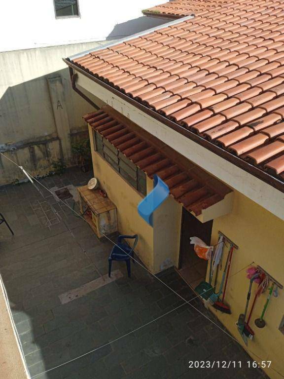 Casa à venda com 4 quartos, 186m² - Foto 1