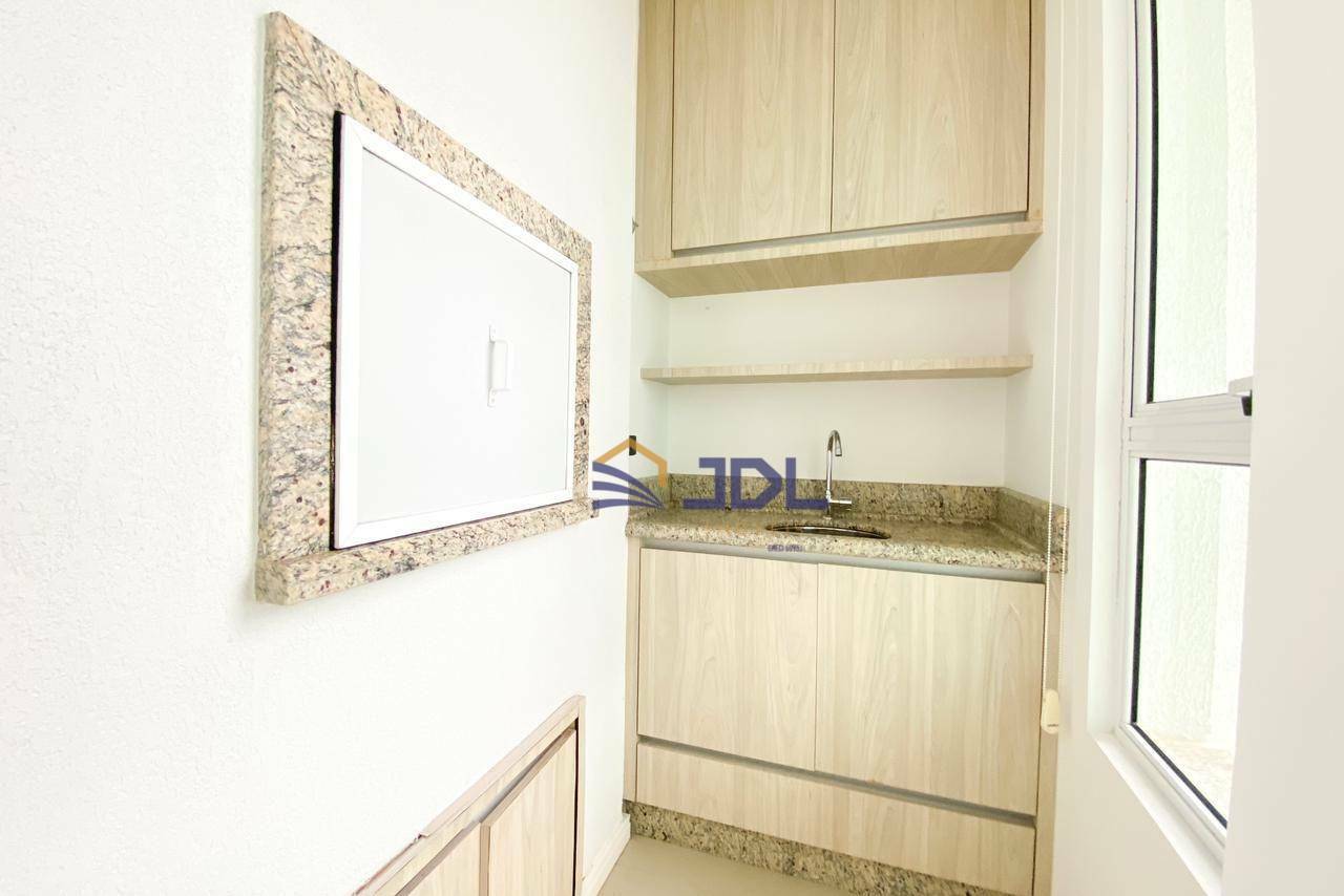 Apartamento à venda com 3 quartos, 143m² - Foto 2