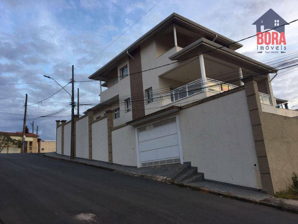 Casa à venda com 3 quartos, 375m² - Foto 1