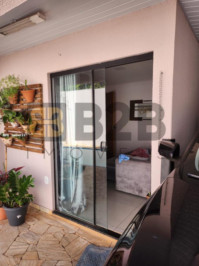 Casa à venda com 3 quartos, 144m² - Foto 2