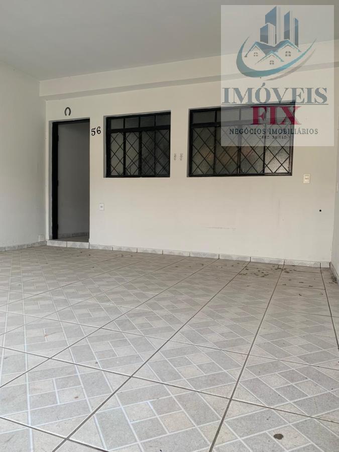 Casa à venda com 4 quartos, 180m² - Foto 1