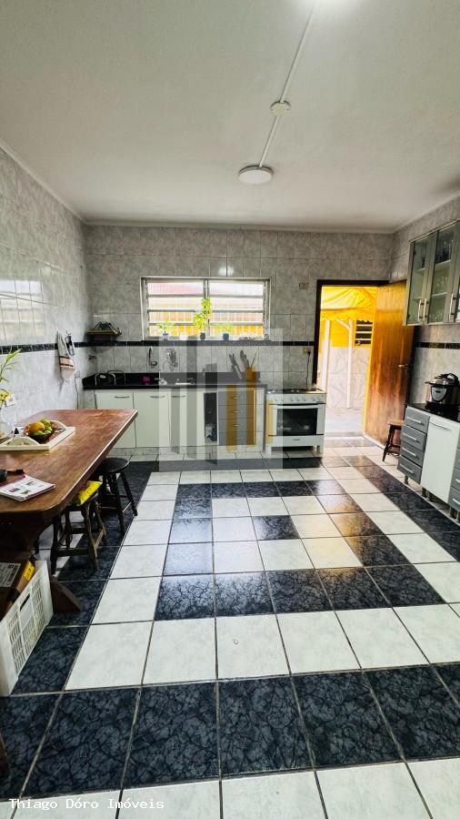Casa à venda com 2 quartos, 260m² - Foto 9