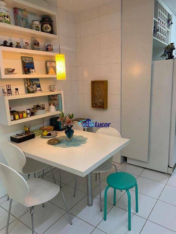 Apartamento à venda com 4 quartos, 213m² - Foto 2