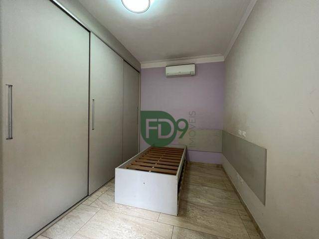 Casa à venda com 3 quartos, 220m² - Foto 11