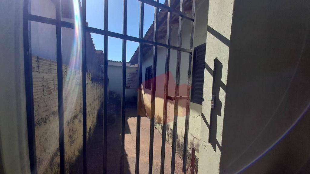 Casa à venda com 4 quartos, 120m² - Foto 13