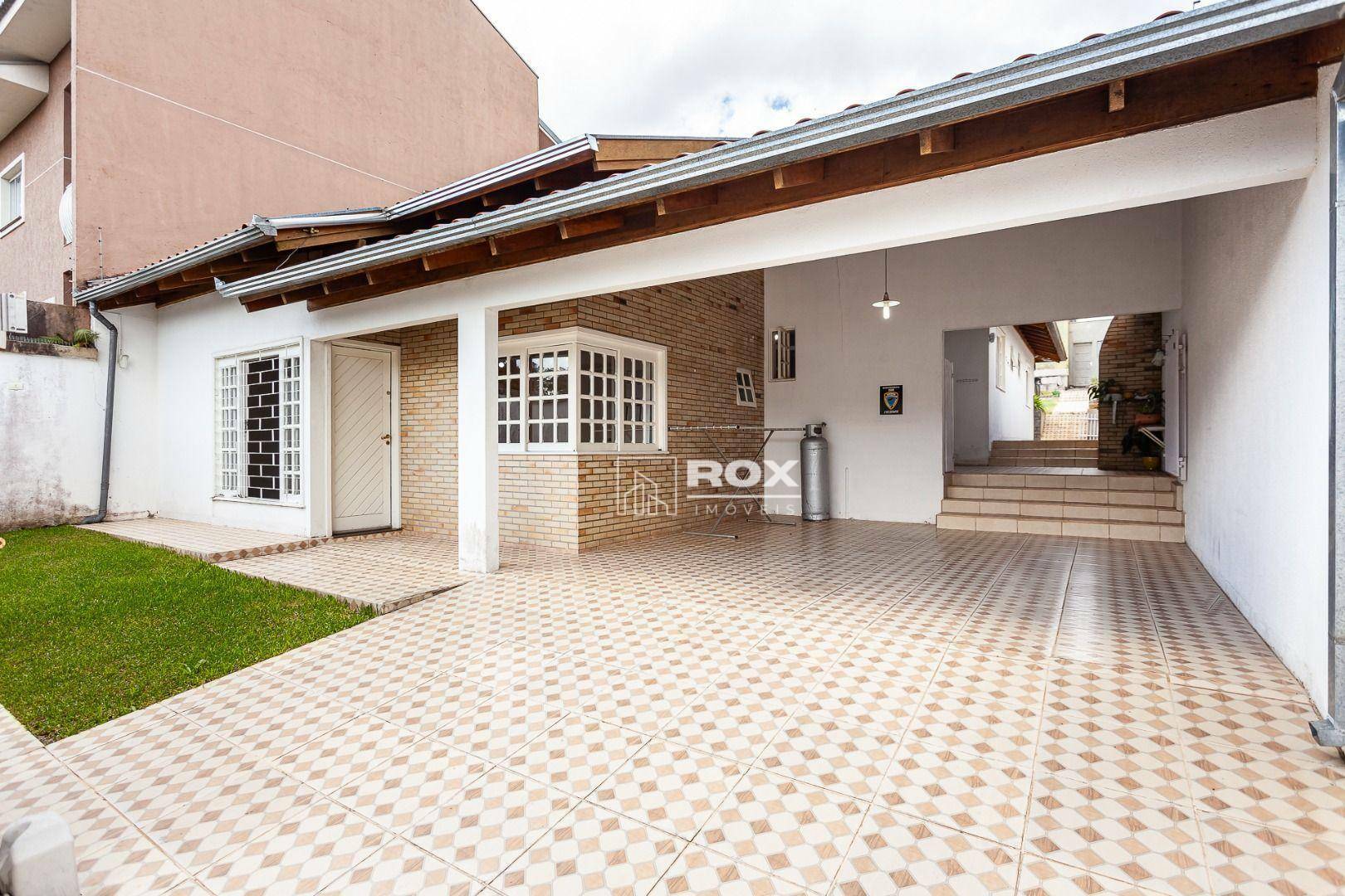 Casa à venda com 3 quartos, 194m² - Foto 1