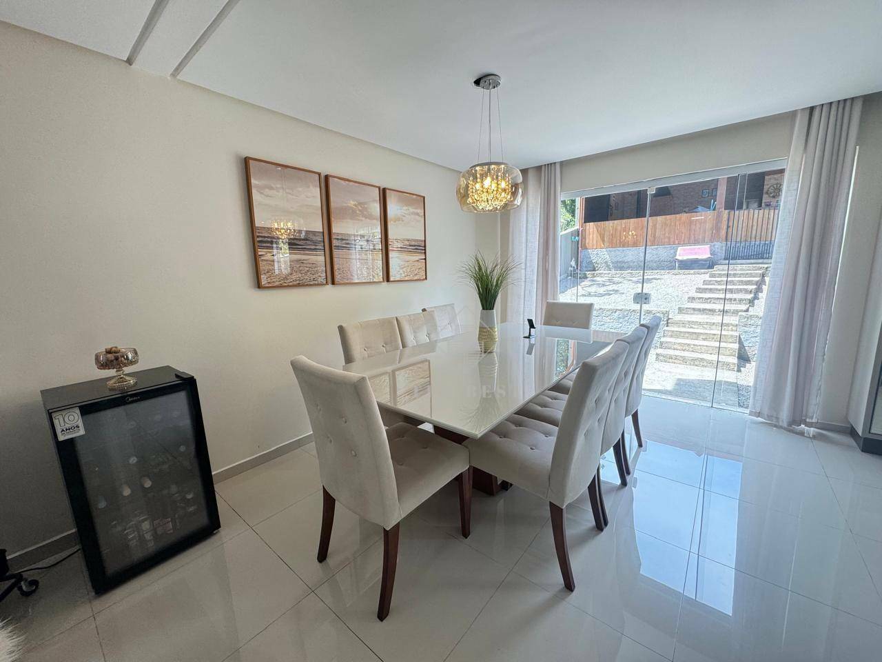 Casa à venda com 4 quartos, 250m² - Foto 4