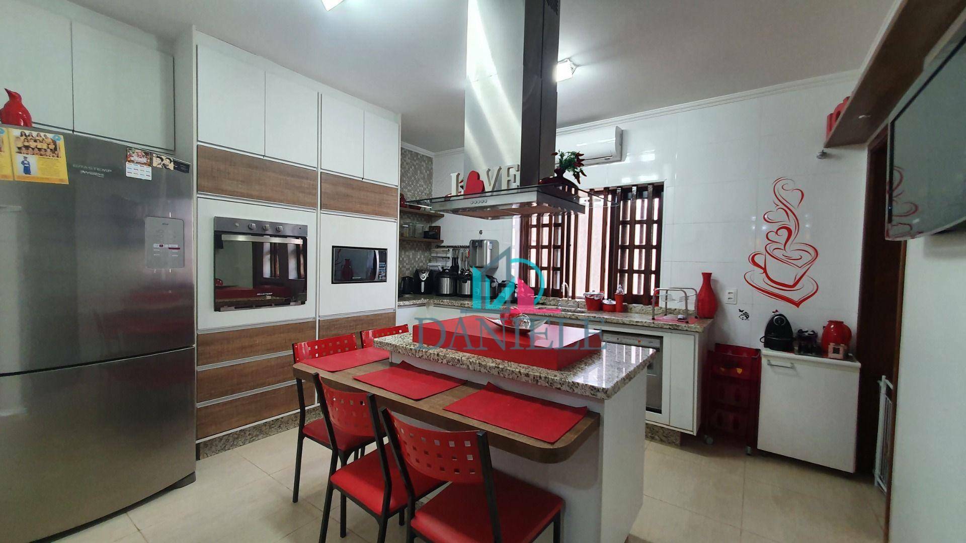 Casa à venda com 3 quartos, 247m² - Foto 11