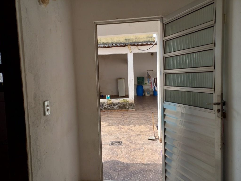 Casa à venda com 2 quartos, 300m² - Foto 16