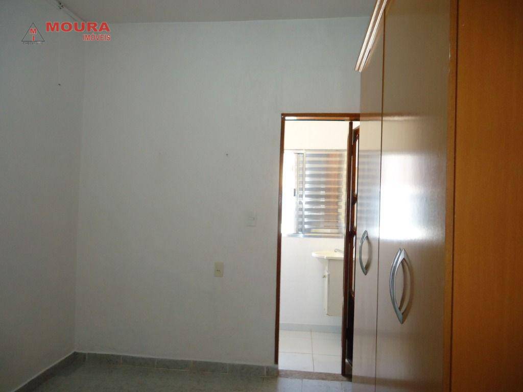 Casa para alugar com 2 quartos, 60m² - Foto 17