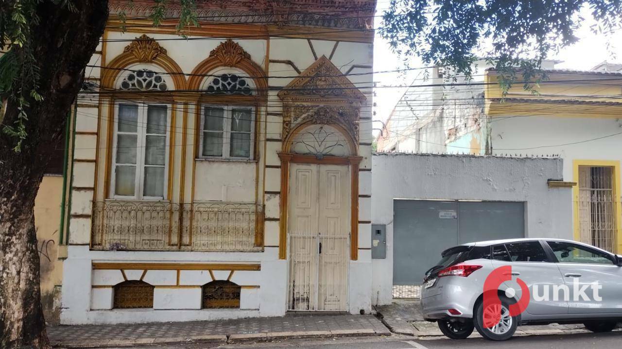 Casa para alugar com 3 quartos, 300m² - Foto 1