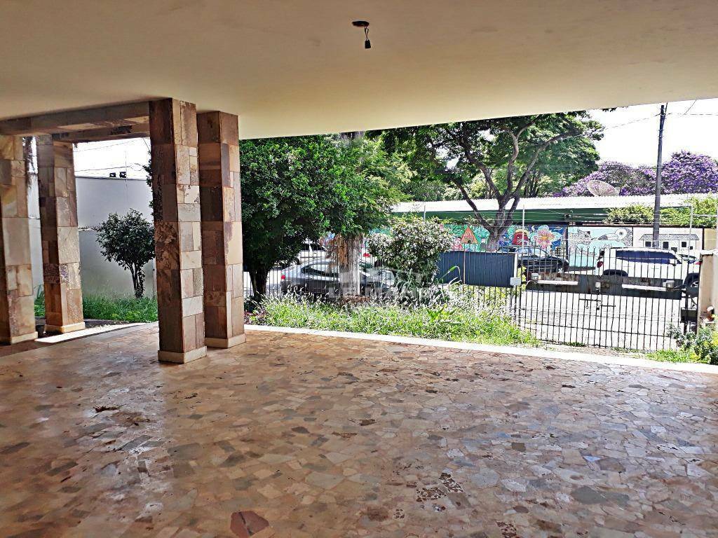 Casa à venda com 3 quartos, 310m² - Foto 2