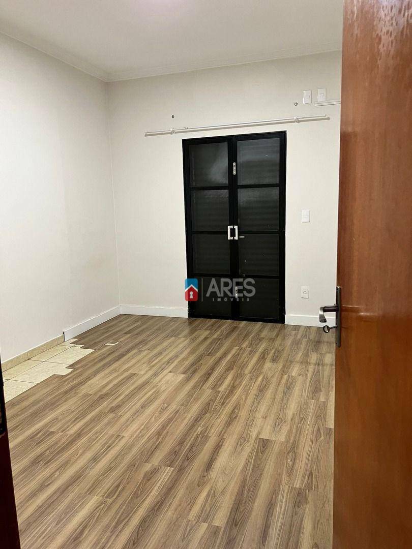 Casa para alugar com 3 quartos, 460m² - Foto 32